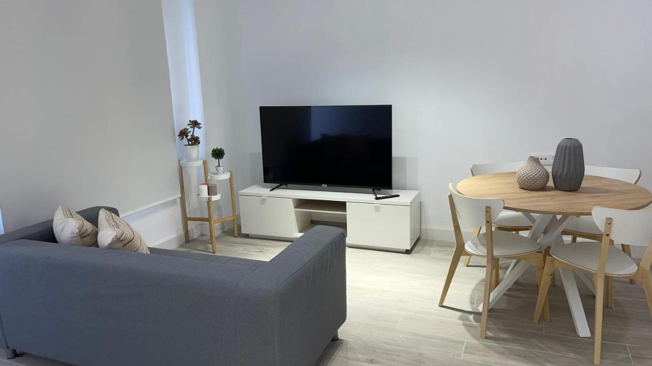 A 50 Metros De La Plaza Del Charco, Apartamento *